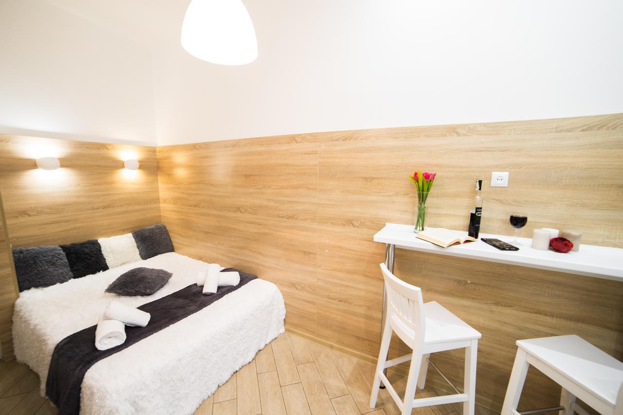 Mini Economy Apartments- Filatova 10 Lviv Kültér fotó
