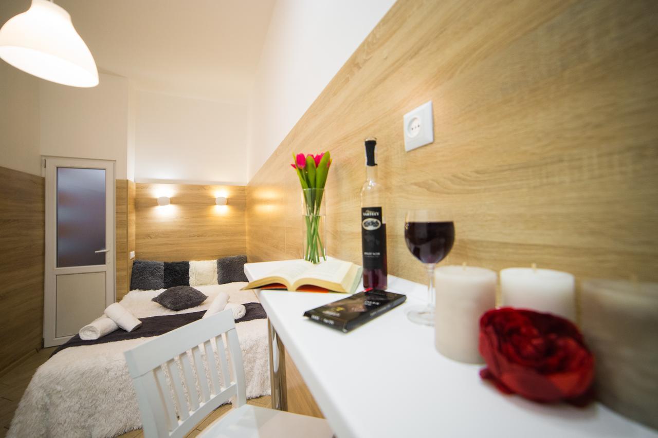 Mini Economy Apartments- Filatova 10 Lviv Kültér fotó